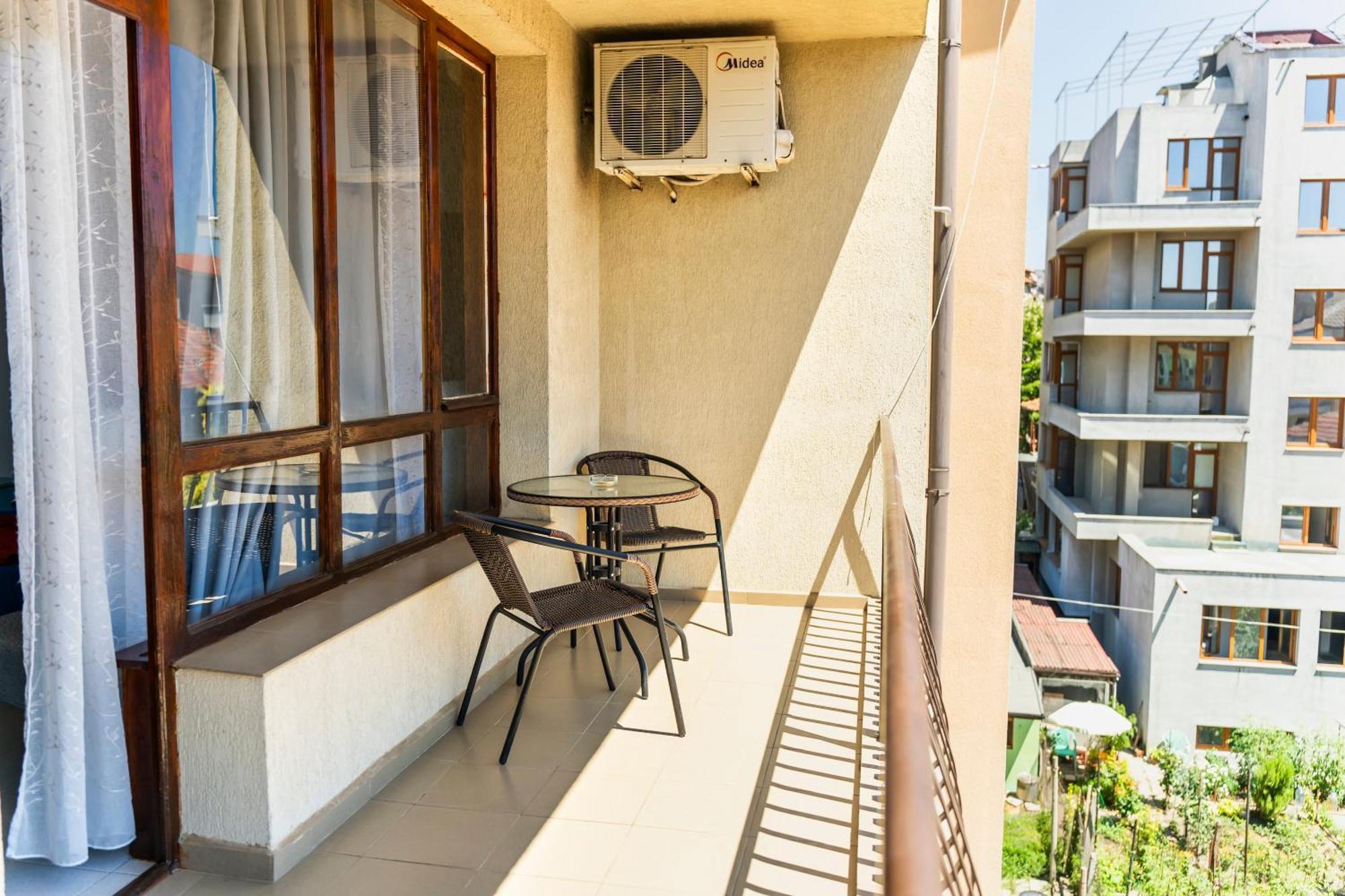 Family House Katerini Hotel เนเซบาร์ ภายนอก รูปภาพ
