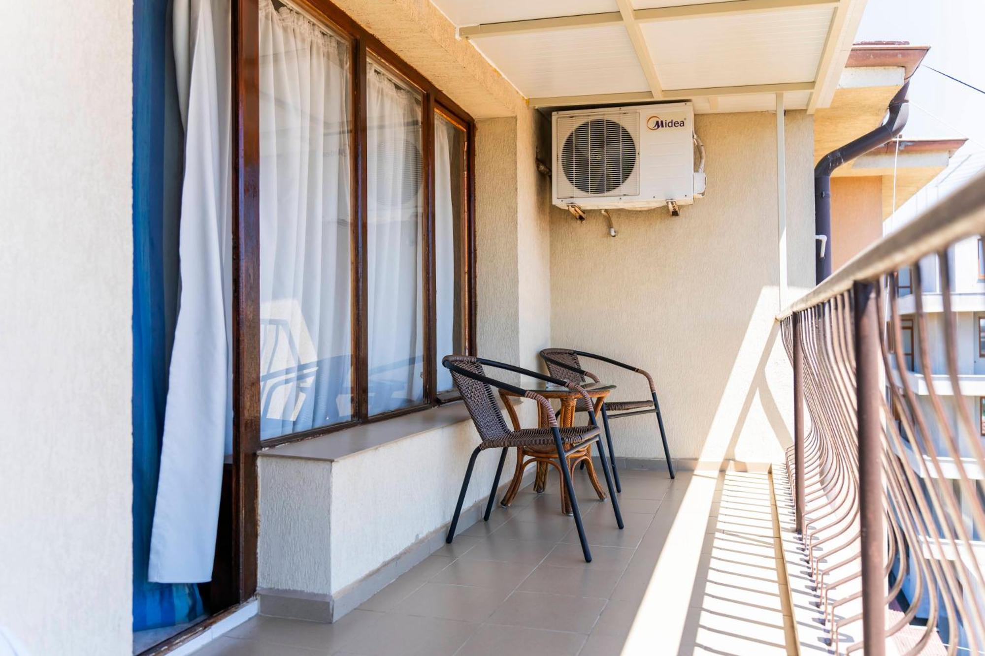 Family House Katerini Hotel เนเซบาร์ ภายนอก รูปภาพ