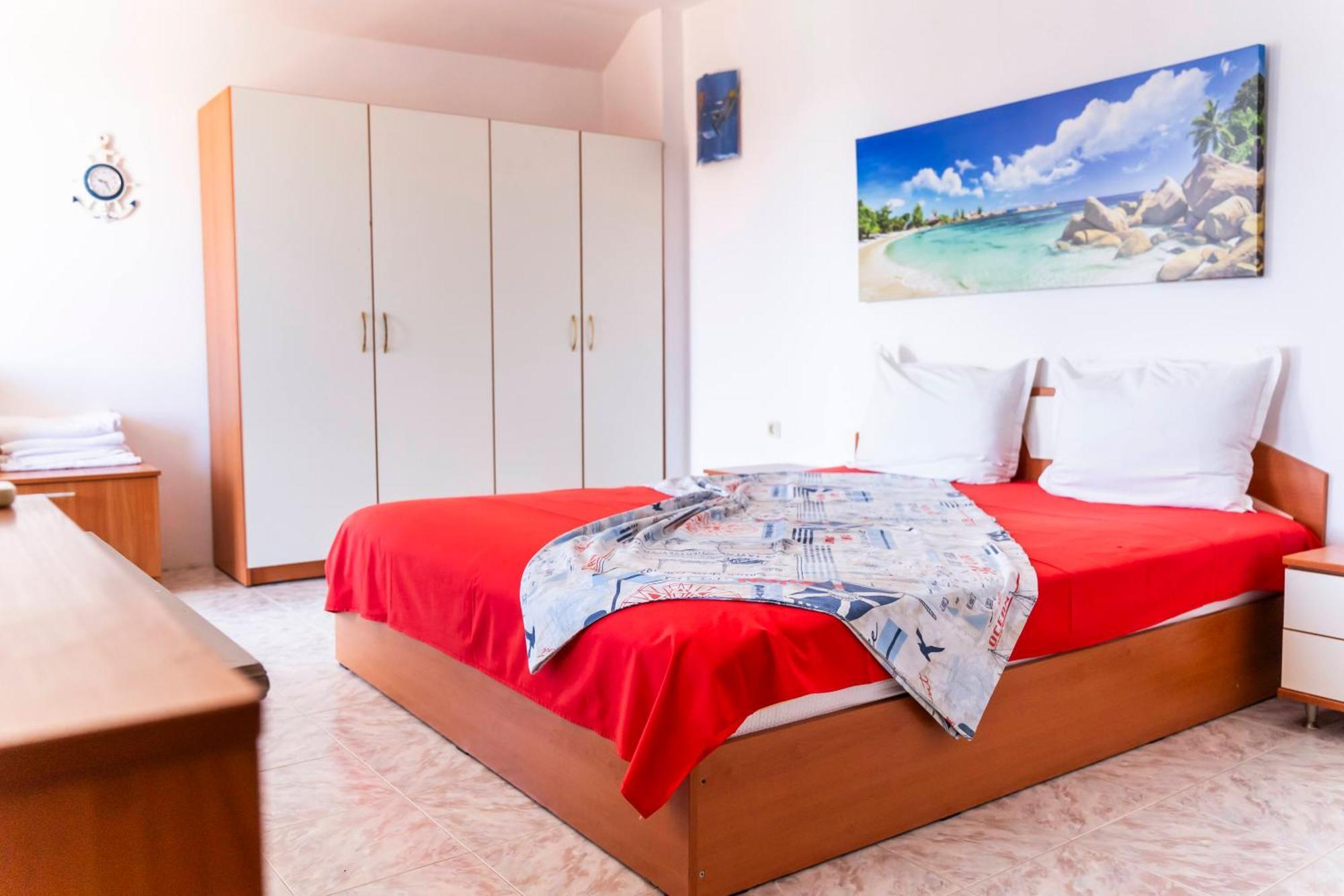 Family House Katerini Hotel เนเซบาร์ ภายนอก รูปภาพ